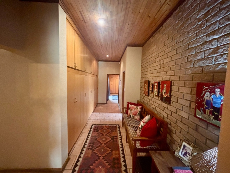 5 Bedroom Property for Sale in Wilkoppies North West